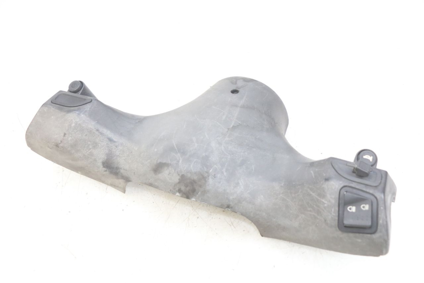 photo de OSŁONA PRZEŁĄCZNIKA KIEROWNICY PIAGGIO ZIP 2T 50 (2009 - 2019) - Zbliżenie techniczne