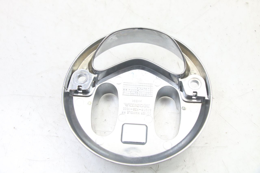 photo de OSŁONA KIEROWNICY HONDA PCX (JF57/JF64) 125 (2014 - 2018) - Zbliżenie techniczne