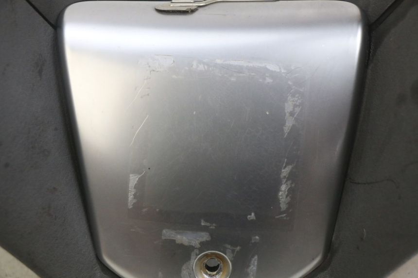 photo de OSŁONA KIEROWNICY PIAGGIO MP3 LT 400 (2007 - 2012) - Szczegół części