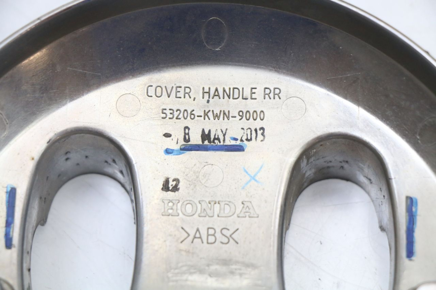 photo de OSŁONA KIEROWNICY HONDA PCX (JF47) 125 (2012 - 2013) - Zbliżenie techniczne