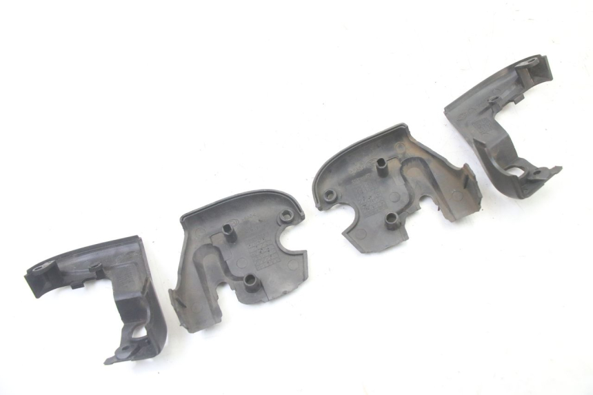 photo de OSŁONA KIEROWNICY APRILIA SCARABEO GT TOURING 125 (1999 - 2005) - Szczegół części