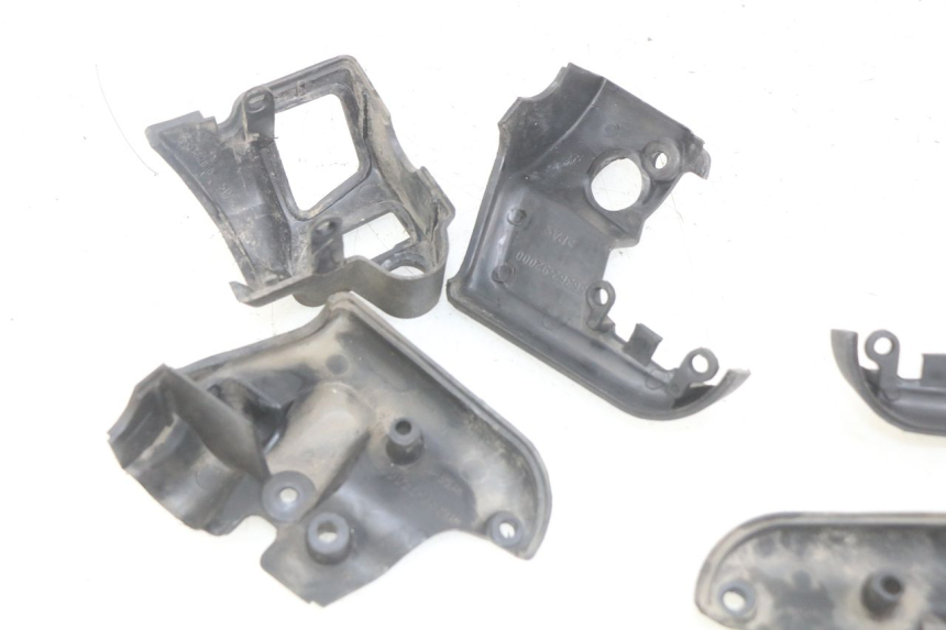 photo de OSŁONA KIEROWNICY APRILIA SCARABEO LIGHT 125 (2007 - 2011) - Zoom stanu zużycia