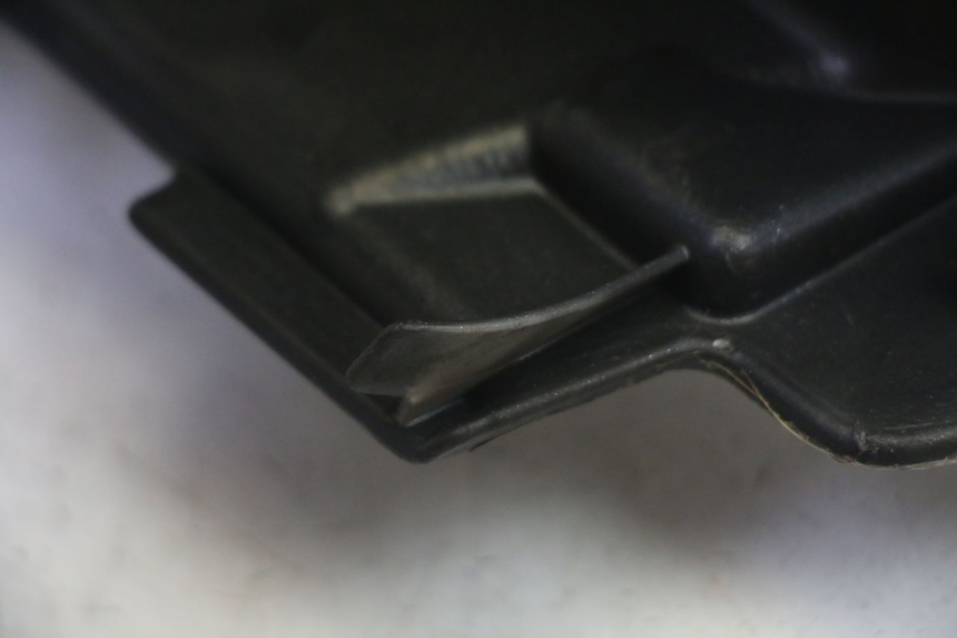 photo de OSŁONA KIEROWNICY APRILIA SR R 2T LC 50 (2018 - 2021) - Stan powierzchni