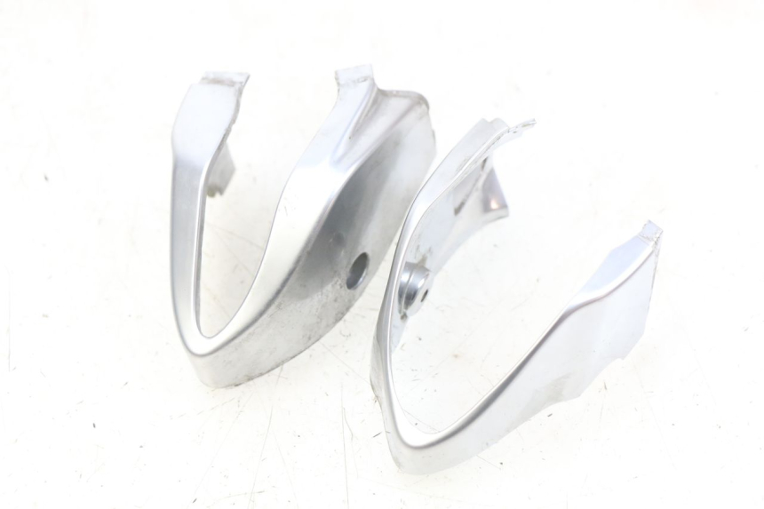 photo de OSŁONA KIEROWNICY PIAGGIO VESPA PRIMAVERA 2T 50 (2013 - 2018) - Zoom stanu zużycia