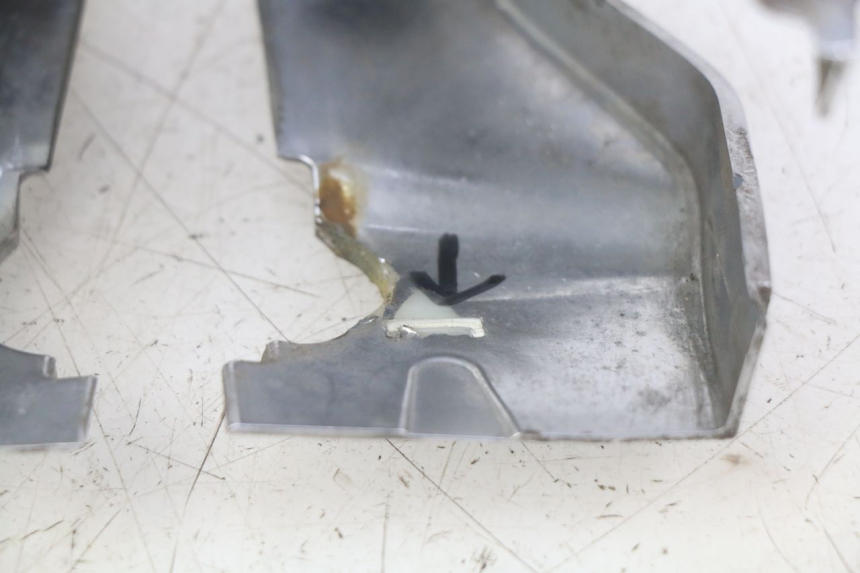 photo de OSŁONA KIEROWNICY PIAGGIO VESPA PRIMAVERA 2T 50 (2013 - 2018) - Zbliżenie techniczne