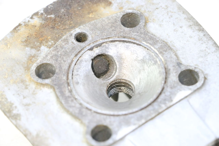 photo de GŁOWICA CYLINDRA PEUGEOT 103 SPX CLIP 50 (1989 - 1992) - Zbliżenie techniczne
