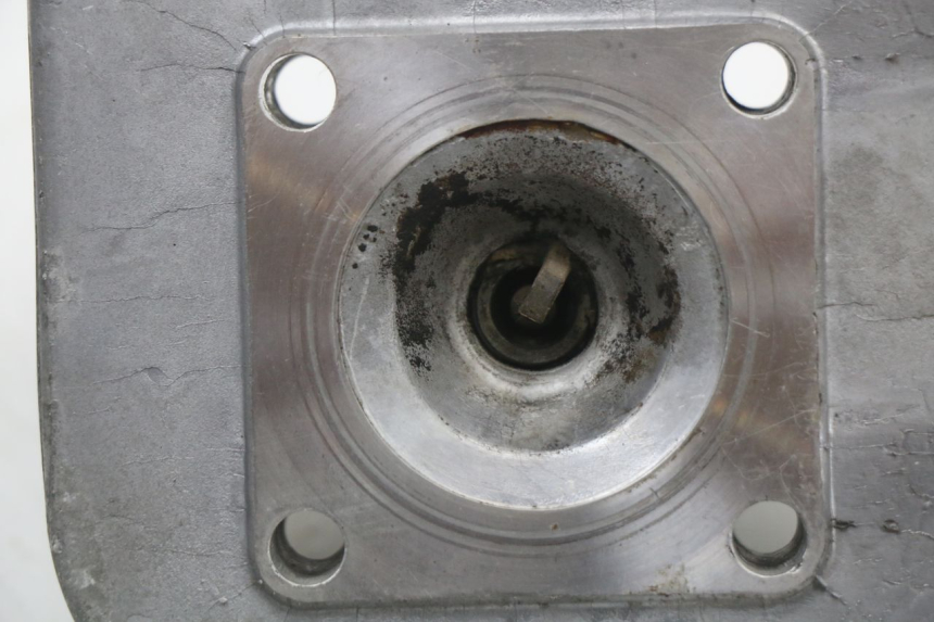 photo de GŁOWICA CYLINDRÓW DAELIM A-FOUR 2T 50 (2005 - 2012) - Zbliżenie techniczne