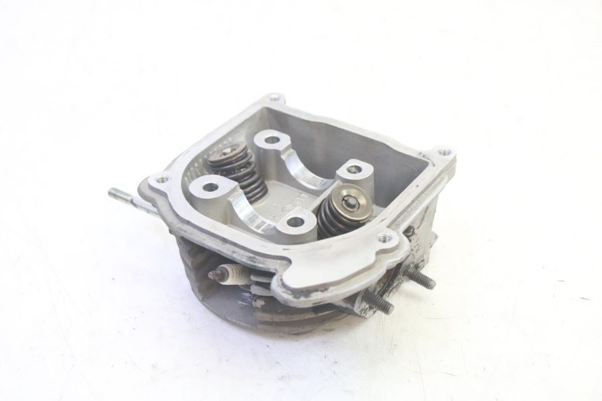 photo de GŁOWICA SILNIKA KYMCO AGILITY 16+ 4T 50 (2018 - 2023) - Widok z bliska