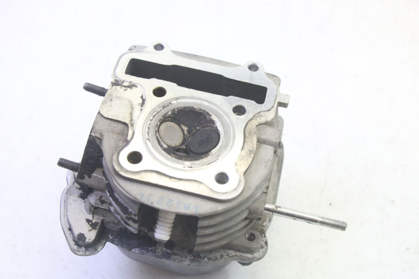 photo de GŁOWICA SILNIKA KYMCO AGILITY 16+ 4T 50 (2018 - 2023) - Zbliżenie techniczne