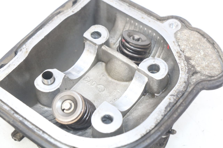 photo de GŁOWICA CYLINDRA KYMCO AGILITY 4T 50 (2018 - 2022) - Struktura - zbliżenie