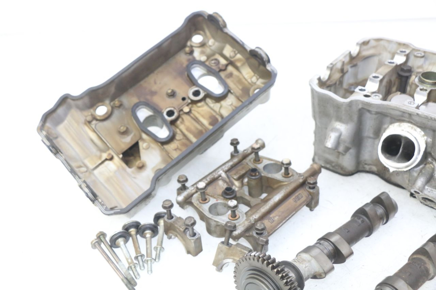 photo de GŁOWICA TYLNA HONDA VFR FI RC46 800 (1998 - 2001) - Szczegóły charakterystyczne