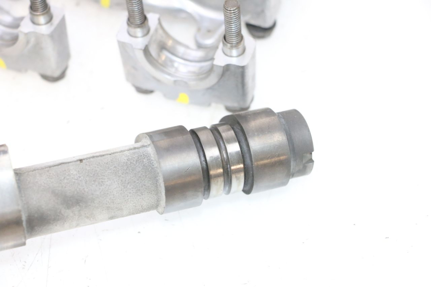 photo de GŁOWICA TYLNA HONDA VFR FI RC46 800 (1998 - 2001) - Zbliżenie techniczne