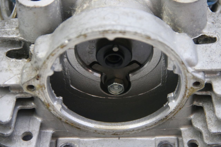 photo de GŁOWICA TYLNA YAMAHA XV VIRAGO 750 (1984 - 1998) - Zbliżenie komponentów