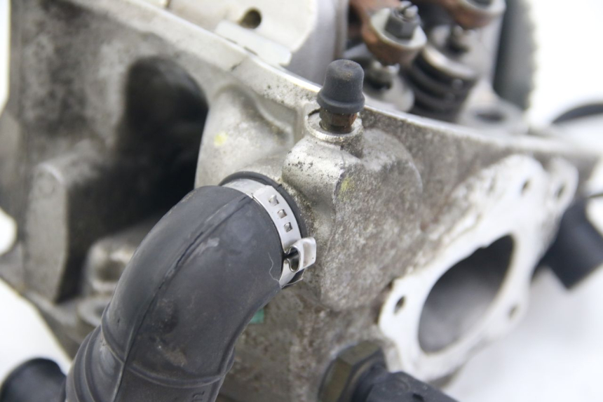 photo de GŁOWICA CYLINDRÓW APRILIA ATLANTIC 500 (2002 - 2003) - Zbliżenie komponentów