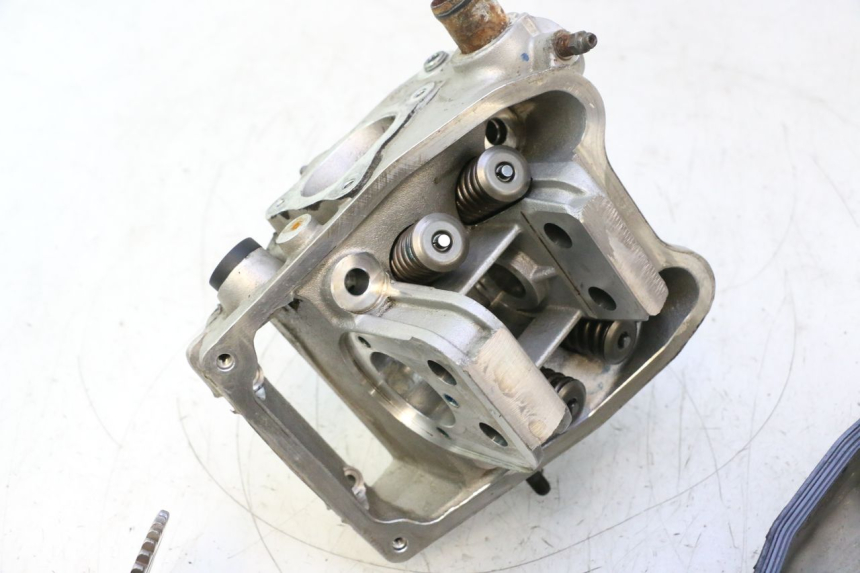 photo de GŁOWICA CYLINDRÓW PRZEDNIA GILERA GP 800 (2007 - 2013) - Kontrola wizualna