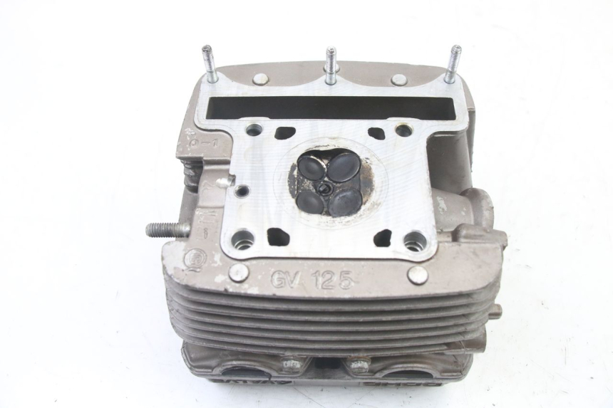 photo de GŁOWICA CYLINDRÓW PRZEDNIA HYOSUNG GTR 125 (2006 - 2008) - Inny kąt widzenia