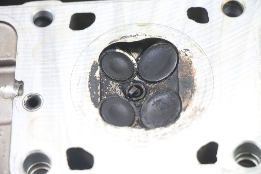 photo de GŁOWICA CYLINDRÓW PRZEDNIA HYOSUNG GTR 125 (2006 - 2008) - Zbliżenie techniczne