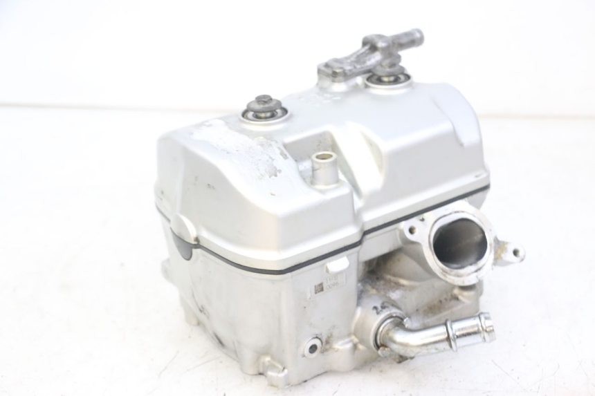 photo de GŁOWICA CYLINDRA PRZEDNIA HONDA NTV DEAUVILLE ABS 700 (2007 - 2016) - Szczegóły charakterystyczne