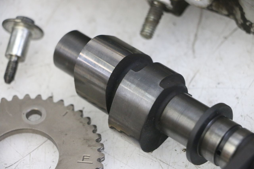 photo de GŁOWICA CYLINDRA PRZEDNIA HONDA NTV DEAUVILLE ABS 700 (2007 - 2016) - Inny kąt widzenia