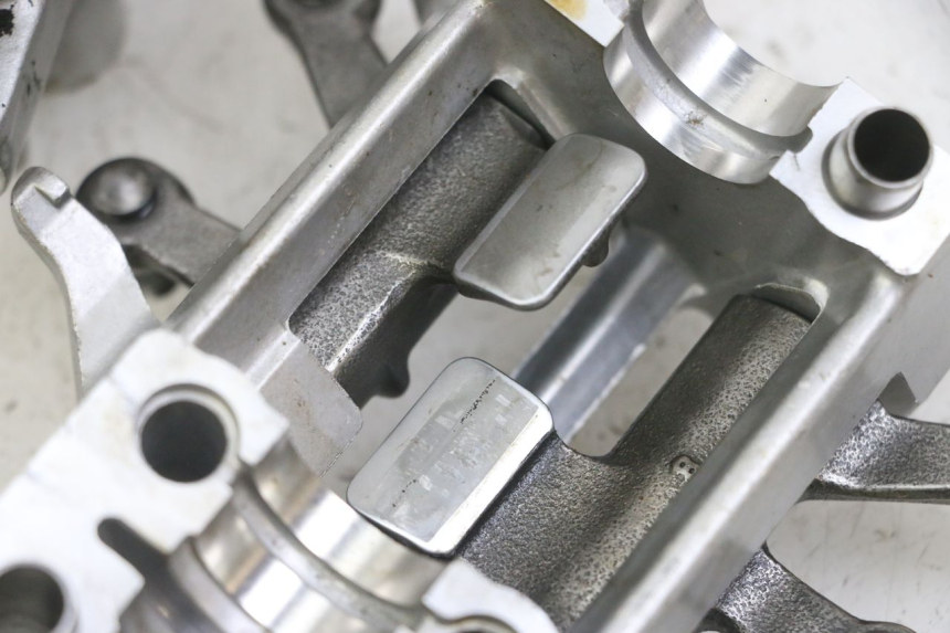 photo de GŁOWICA CYLINDRA PRZEDNIA HONDA NTV DEAUVILLE ABS 700 (2007 - 2016) - Zbliżenie techniczne