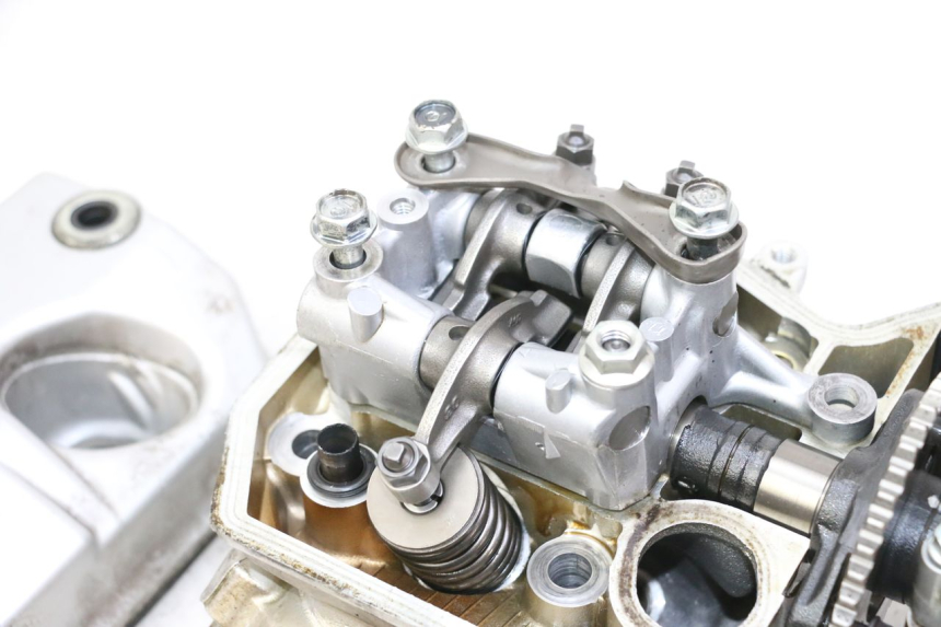 photo de GŁOWICA CYLINDRÓW PRZEDNIA HONDA NTV DEAUVILLE 650 (2001 - 2006) - Struktura - zbliżenie