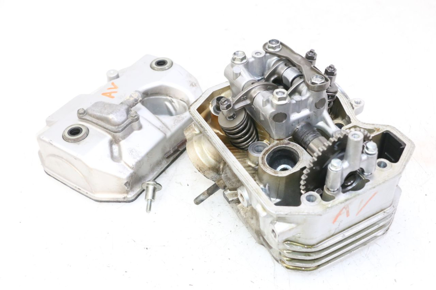 photo de GŁOWICA CYLINDRÓW PRZEDNIA HONDA NTV DEAUVILLE 650 (2001 - 2006) - Punkty mocowania