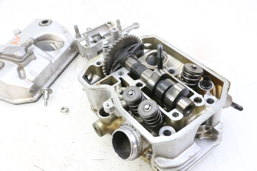 photo de GŁOWICA CYLINDRÓW PRZEDNIA HONDA NTV DEAUVILLE 650 (2001 - 2006) - Oznaczenia i referencje