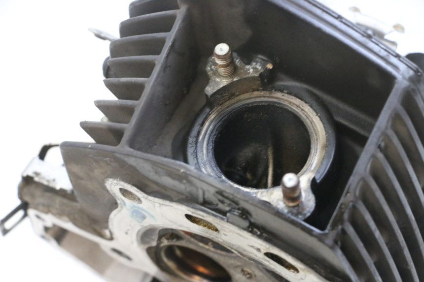 photo de GŁOWICA CYLINDRÓW PRZEDNIA BMW R RT ABS 1200 (2010 - 2014) - Zbliżenie komponentów