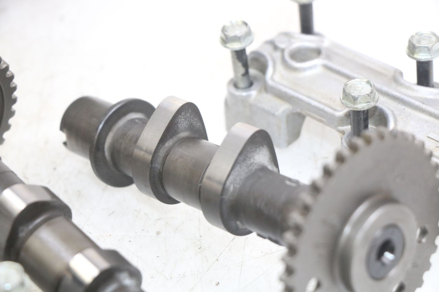 photo de GŁOWICA CYLINDRÓW PRZEDNIA SUZUKI SV N 650 (1999 - 2002) - Struktura - zbliżenie