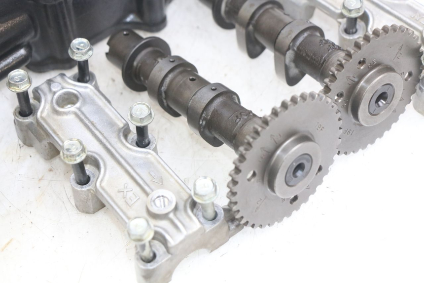 photo de GŁOWICA CYLINDRÓW PRZEDNIA SUZUKI SV N 650 (1999 - 2002) - Inny kąt widzenia