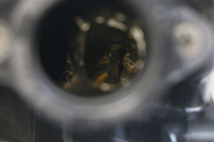 photo de GŁOWICA CYLINDRÓW PRZEDNIA SUZUKI SV N 650 (1999 - 2002) - Inny kąt widzenia