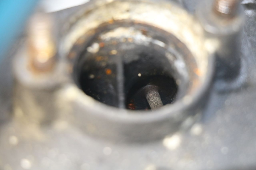 photo de GŁOWICA CYLINDRÓW PRZEDNIA SUZUKI SV N 650 (1999 - 2002) - Zbliżenie techniczne