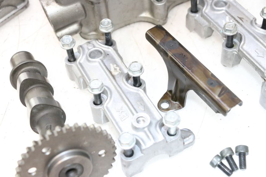 photo de GŁOWICA CYLINDRÓW PRZEDNIA SUZUKI SV S 650 (1999 - 2002) - Alternatywny kąt