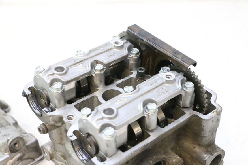 photo de GŁOWICA CYLINDRÓW PRZEDNIA SUZUKI SV S 650 (1999 - 2002) - Oznaczenia i referencje