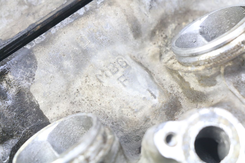 photo de GŁOWICA CYLINDRA PRZEDNIA HONDA VFR FI RC46 800 (1998 - 2001) - Szczegół części