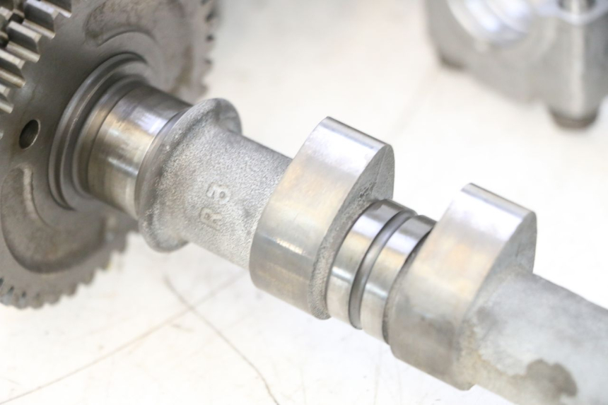 photo de GŁOWICA CYLINDRA PRZEDNIA HONDA VFR FI RC46 800 (1998 - 2001) - Struktura - zbliżenie