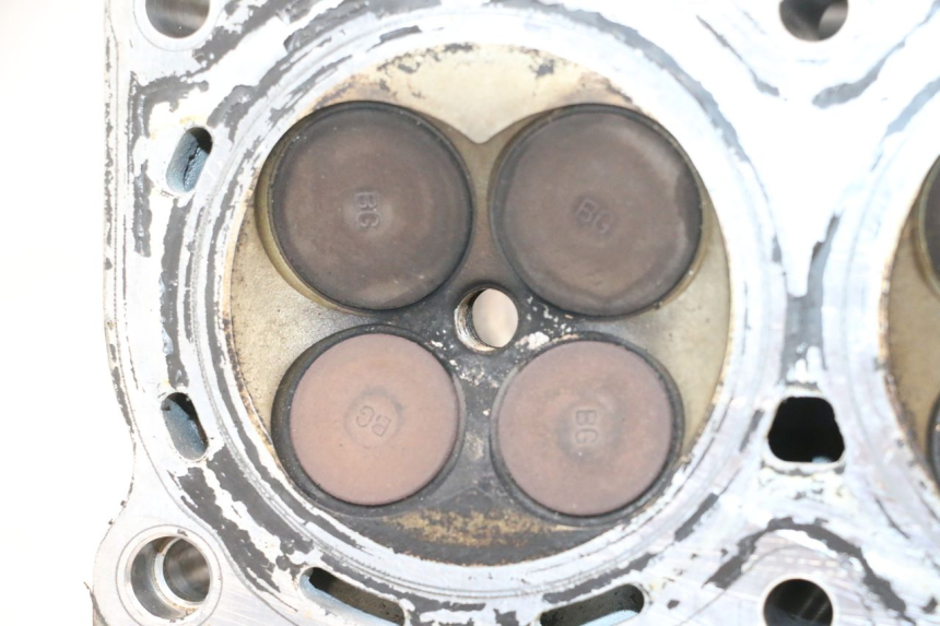 photo de GŁOWICA CYLINDRA PRZEDNIA HONDA VFR FI RC46 800 (1998 - 2001) - Zoom stanu zużycia