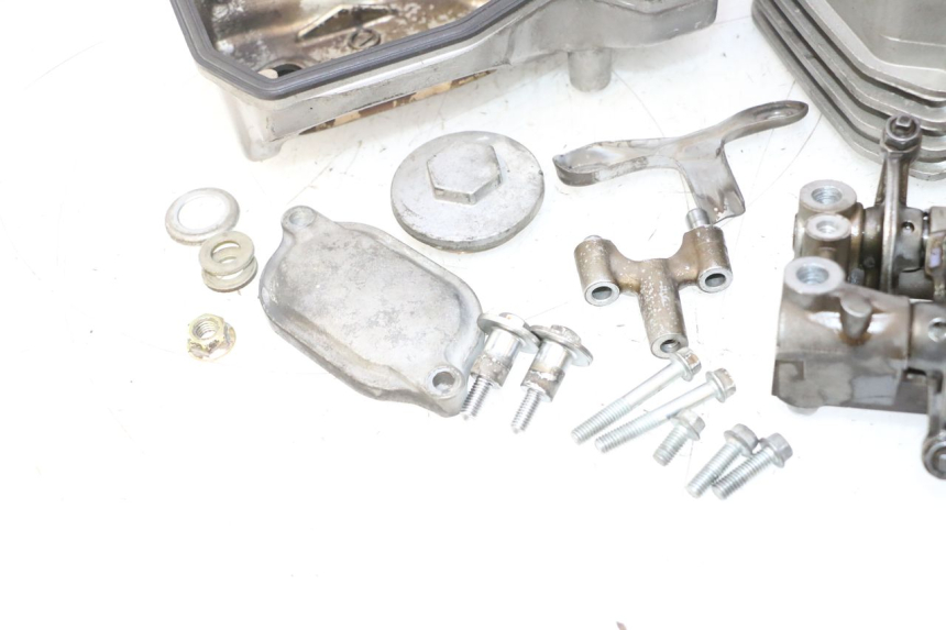 photo de GŁOWICA CYLINDRA PRZEDNIA HONDA XRV AFRICA TWIN 750 (1990 - 1992) - Struktura - zbliżenie