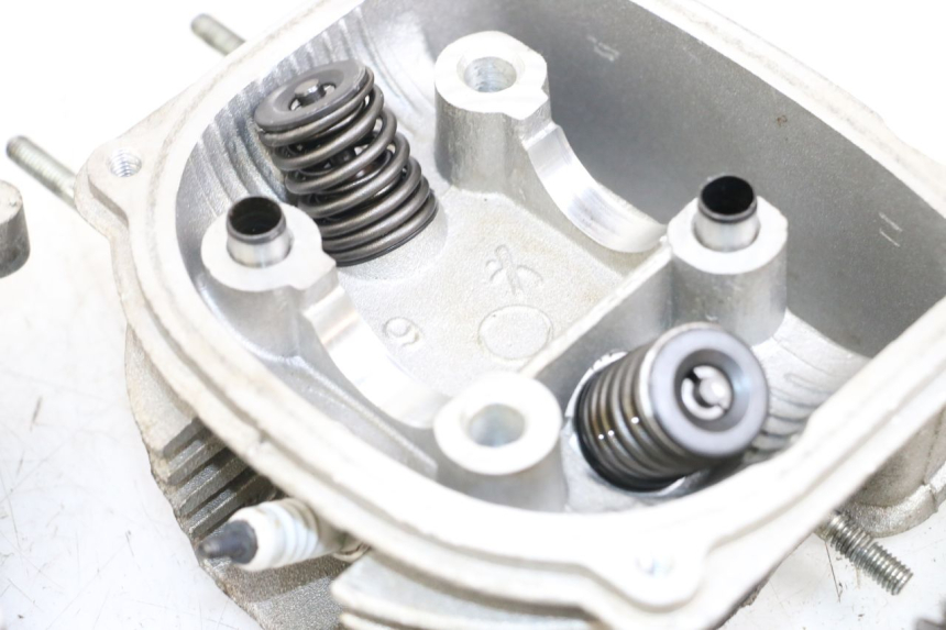 photo de GŁOWICA CYLINDRÓW JONWAY AZTRAL 125 (2008 - 2017) - Widok z bliska