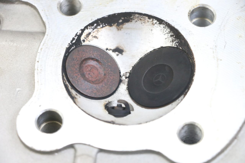 photo de GŁOWICA CYLINDRÓW JONWAY AZTRAL 125 (2008 - 2017) - Zbliżenie komponentów