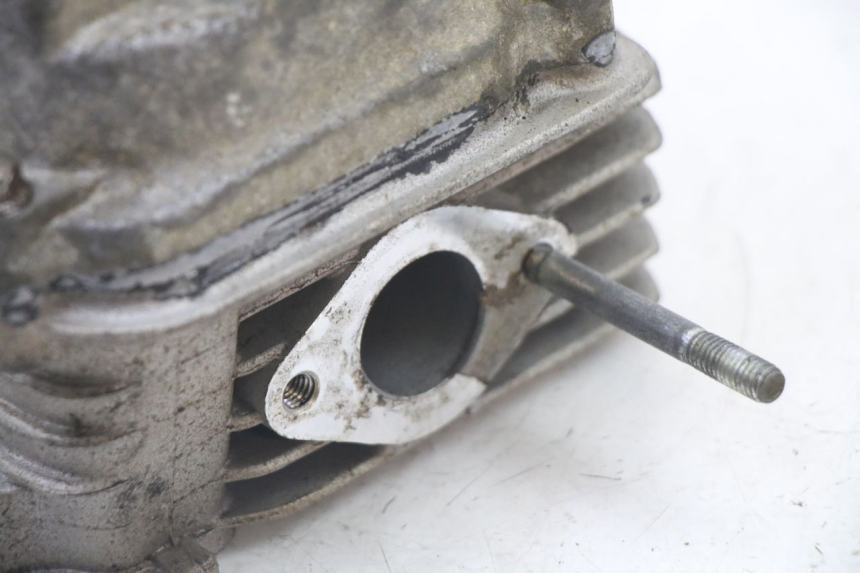 photo de GŁOWICA SILNIKA DAELIM BESBI 125 (2007 - 2008) - Zbliżenie techniczne