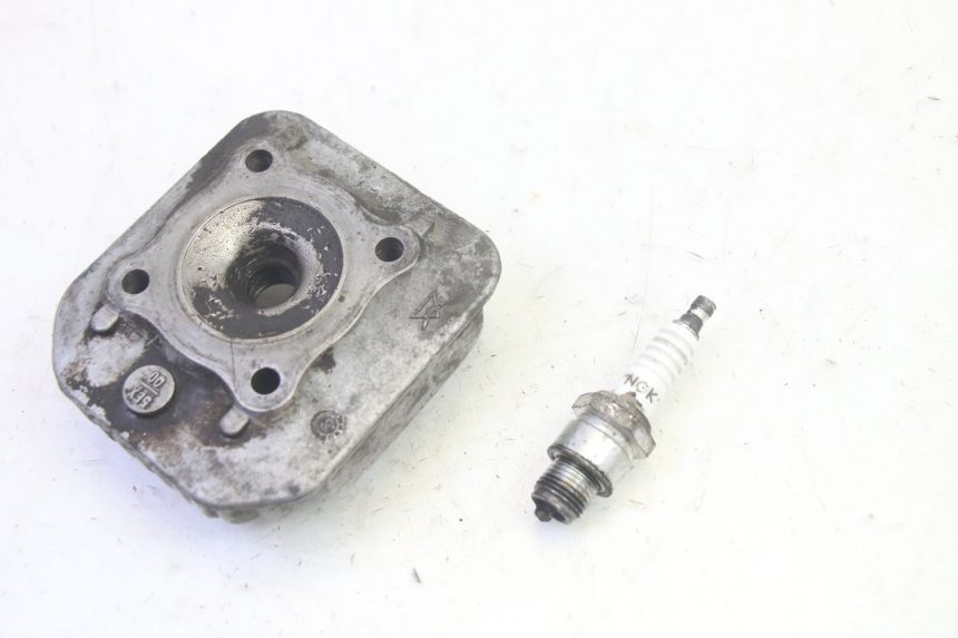 photo de GŁOWICA CYLINDRÓW MBK BOOSTER SPIRIT 50 (2004 - 2017) - Zbliżenie techniczne