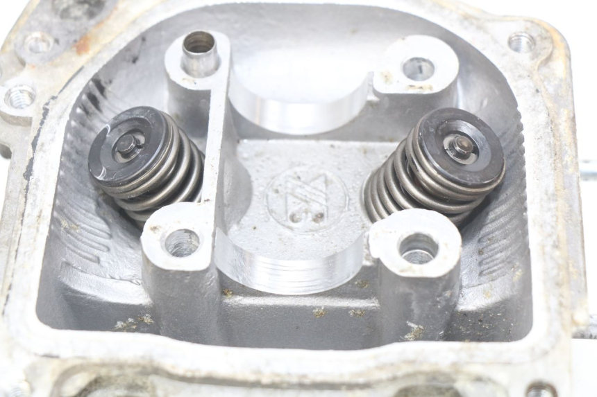 photo de GŁOWICA CYLINDRÓW BAOTIAN BT 50 QT-12 50 (2007 - 2009) - Struktura - zbliżenie