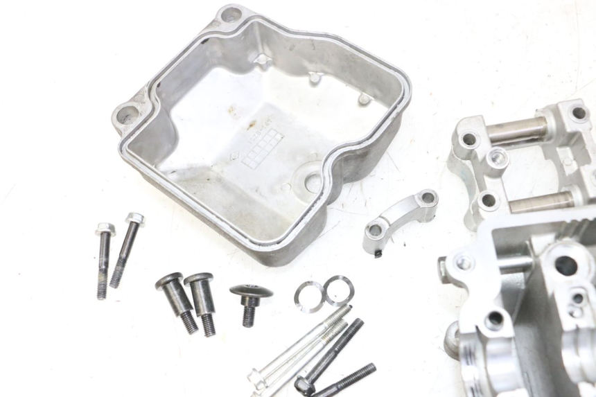 photo de GŁOWICA SILNIKA SUZUKI BURGMAN 125 (2007 - 2014) - Widok z bliska