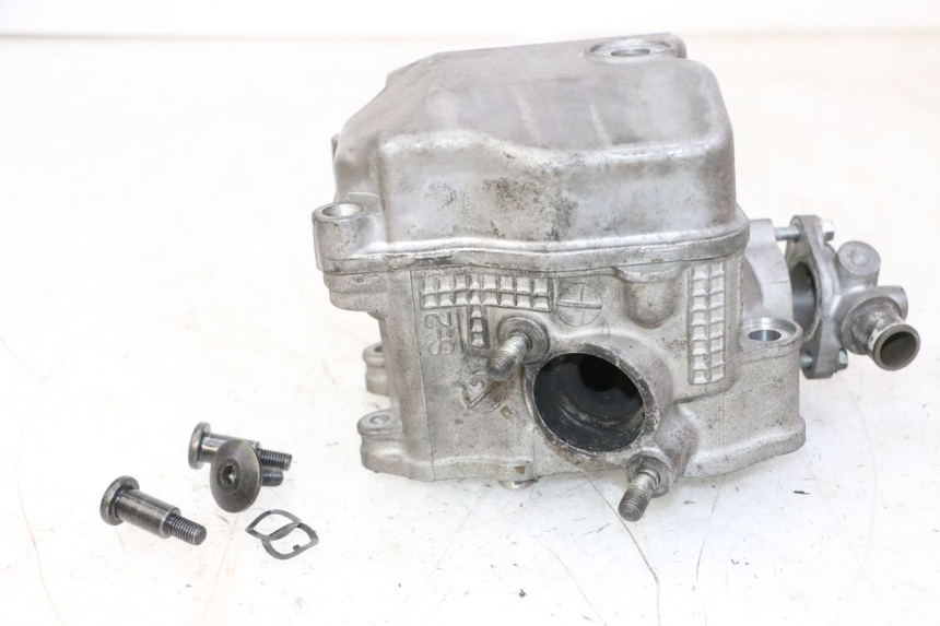 photo de GŁOWICA SILNIKA SUZUKI BURGMAN 125 (2007 - 2014) - Zbliżenie techniczne