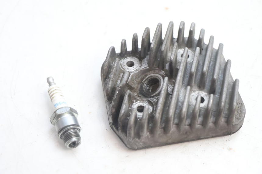 photo de GŁOWICA CYLINDRA PEUGEOT BUXY 50 (1993 - 1998) - Zbliżenie techniczne