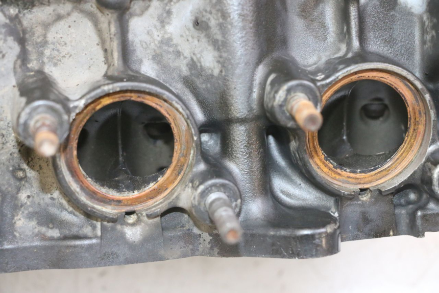 photo de GŁOWICA CYLINDRÓW HONDA CB R 1000 (2018 - 2023) - Widok z bliska