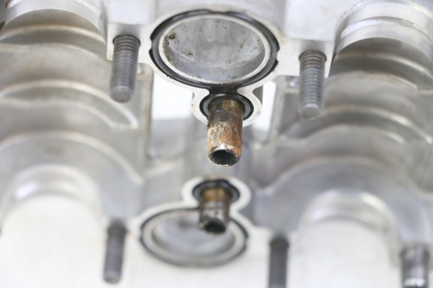 photo de GŁOWICA CYLINDRÓW HONDA CB R 1000 (2018 - 2023) - Zoom stanu zużycia