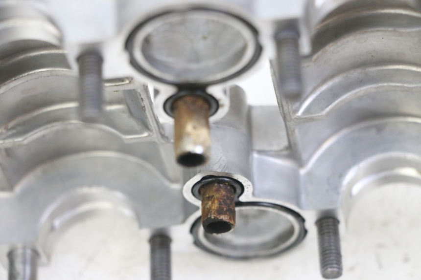 photo de GŁOWICA CYLINDRÓW HONDA CB R 1000 (2018 - 2023) - Inny kąt widzenia