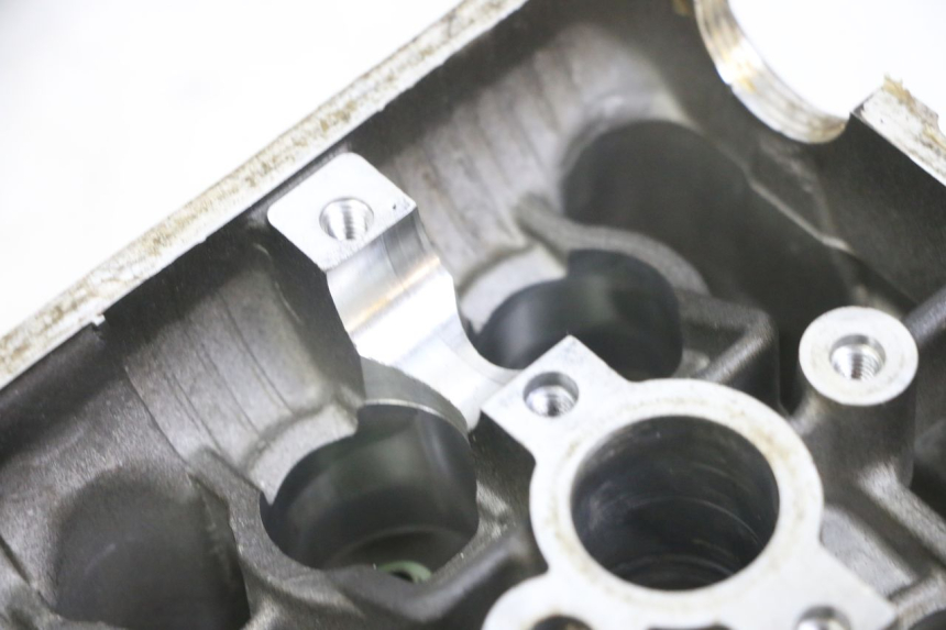 photo de GŁOWICA CYLINDRÓW HONDA CB R 1000 (2018 - 2023) - Oznaczenia i referencje